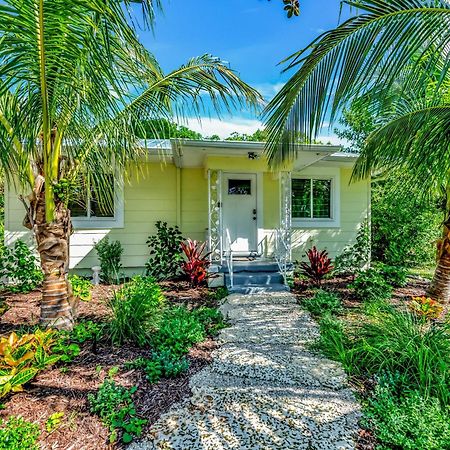 Casa Posada - So Close You Can Hear The Waves Historic Beach Cottage W Beach Gear アンナ・マリア エクステリア 写真
